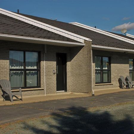 Motel Du Canton Valcourt Exteriör bild