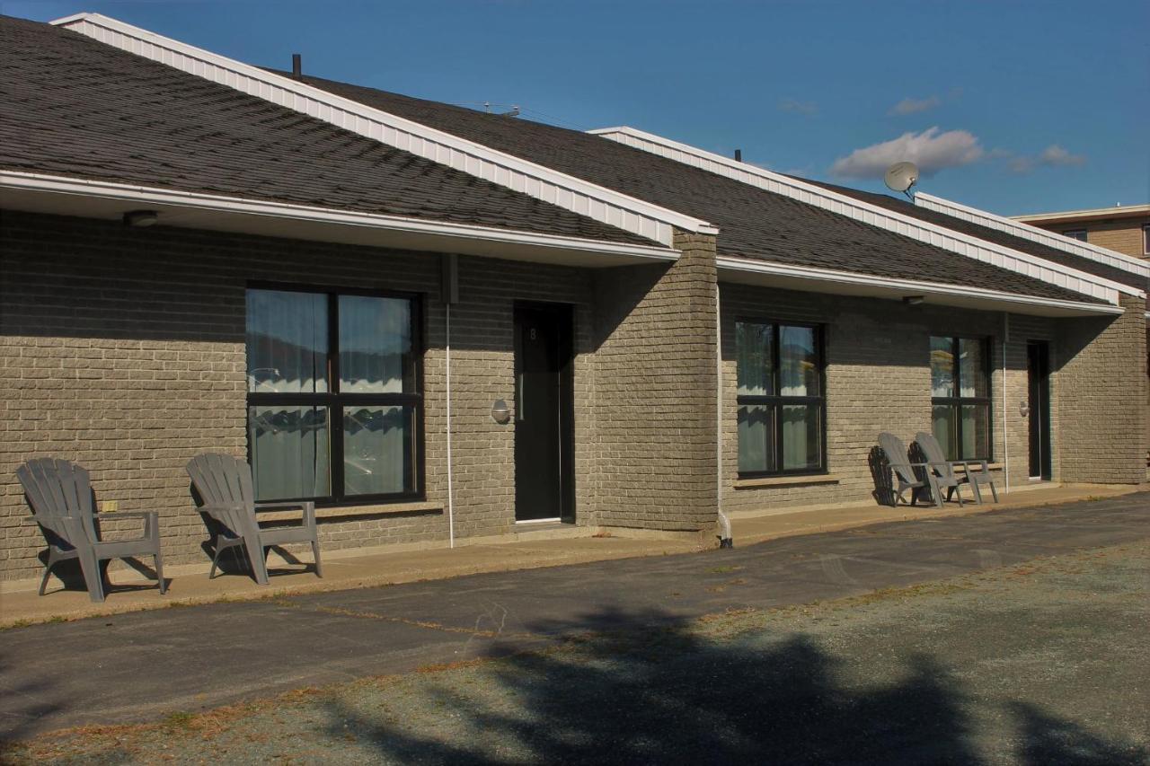 Motel Du Canton Valcourt Exteriör bild